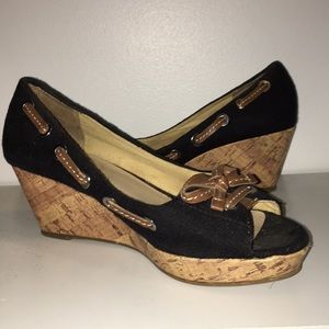 Black and brown wedges